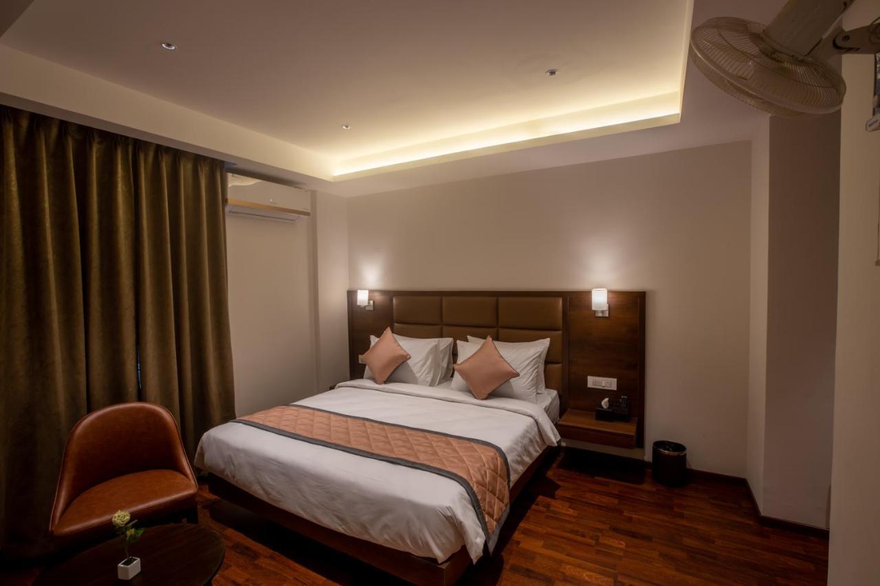 Golden Fortune Inn Hotel Бангалор Экстерьер фото