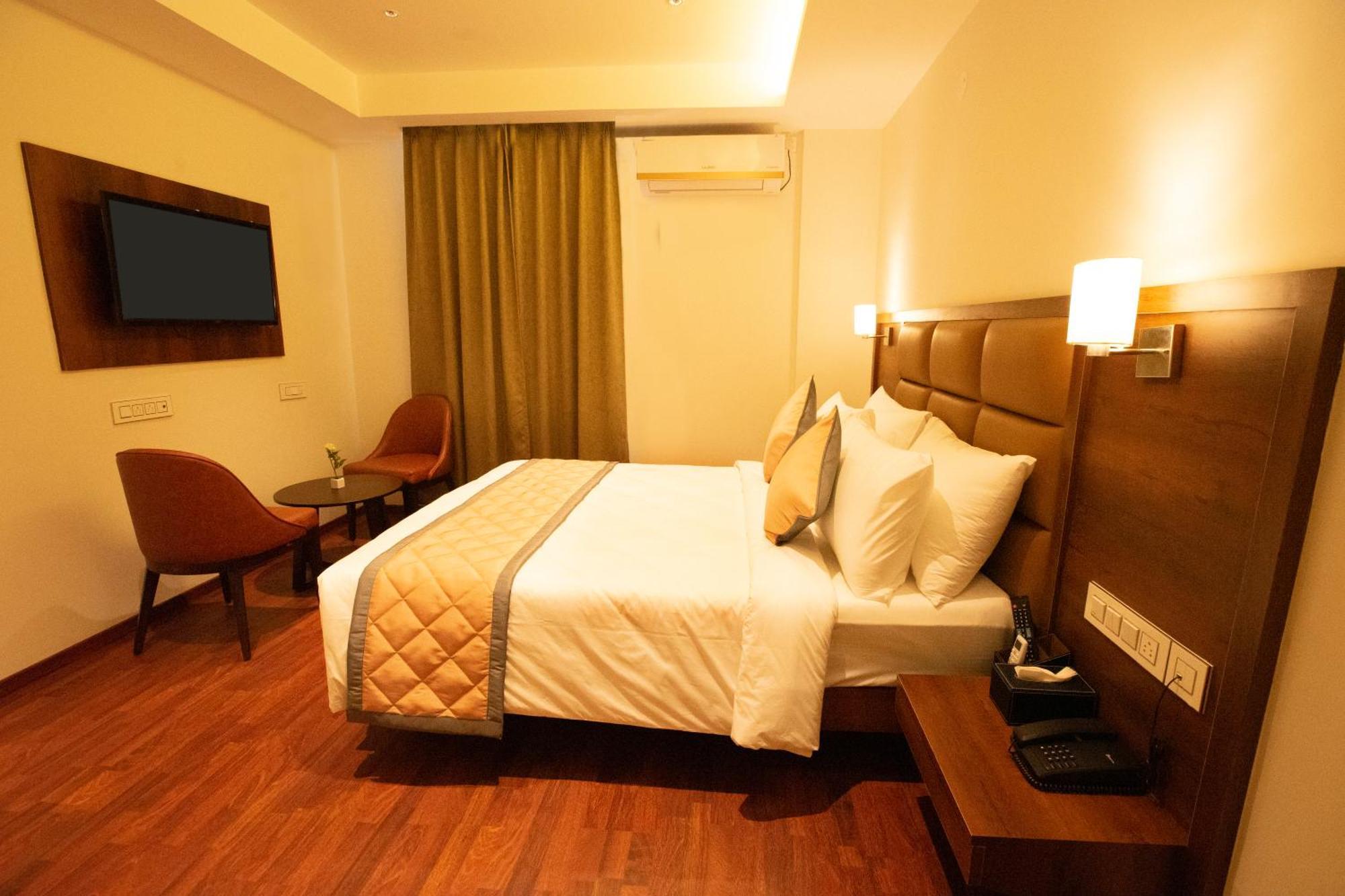 Golden Fortune Inn Hotel Бангалор Экстерьер фото