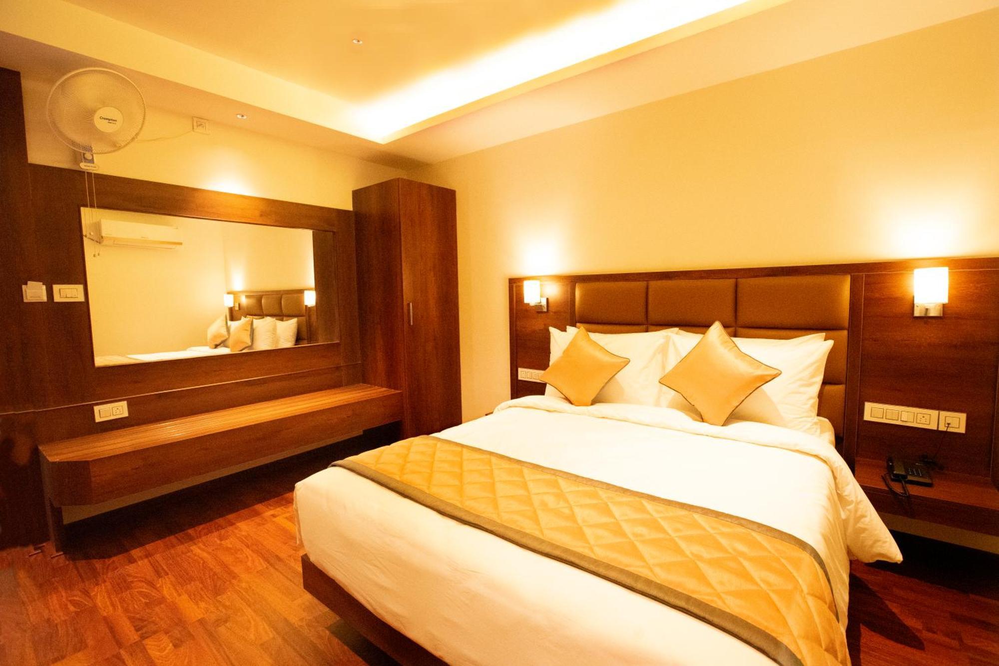 Golden Fortune Inn Hotel Бангалор Экстерьер фото