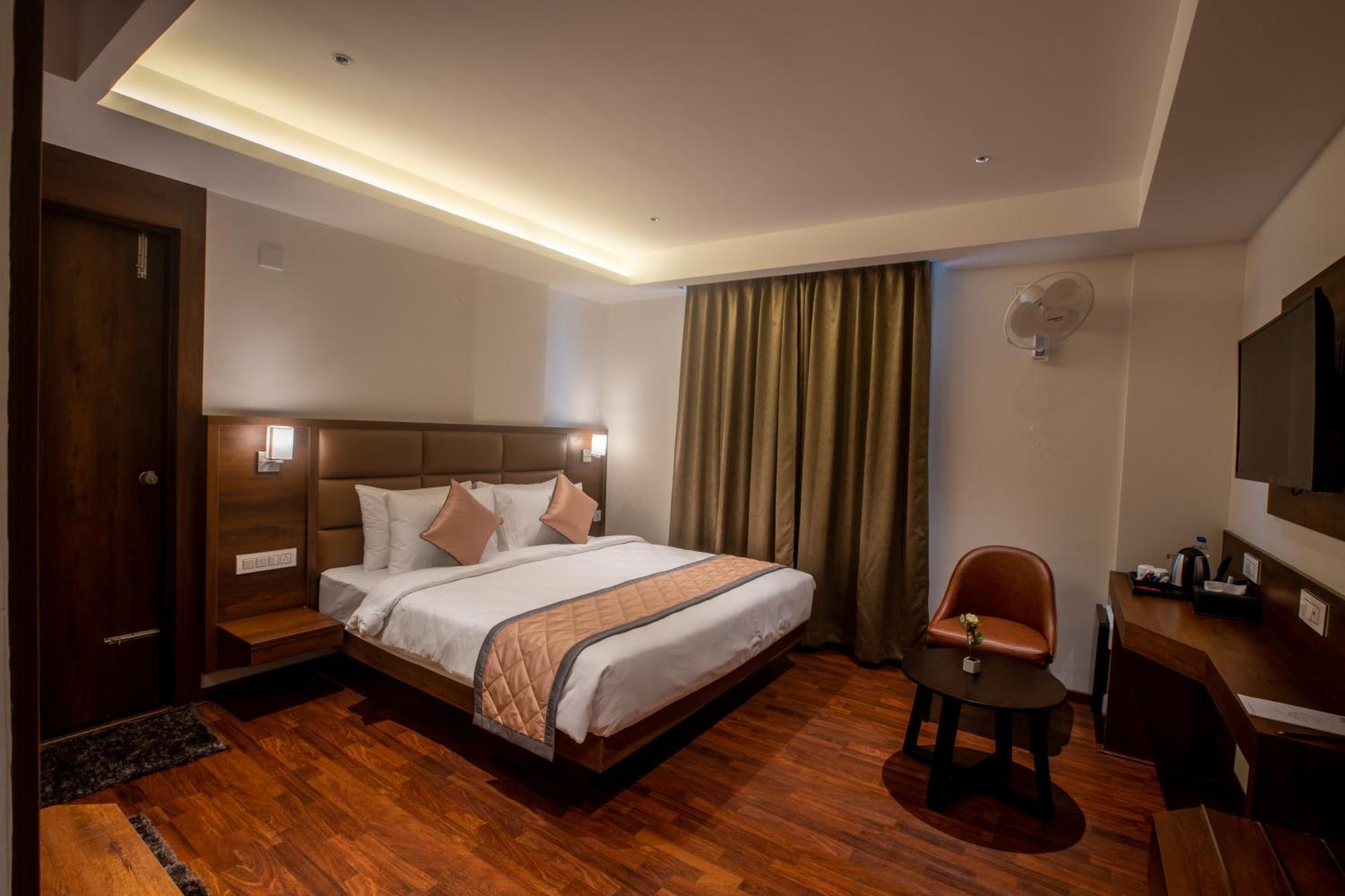 Golden Fortune Inn Hotel Бангалор Экстерьер фото